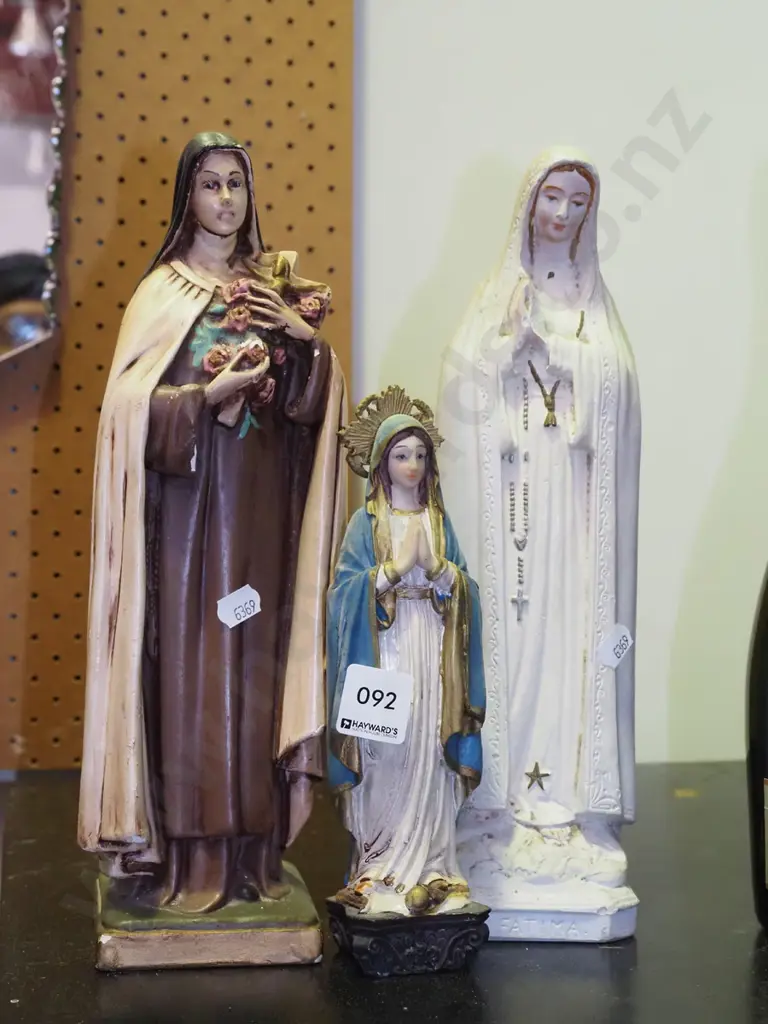 3x religious figurines H310 Image 1++