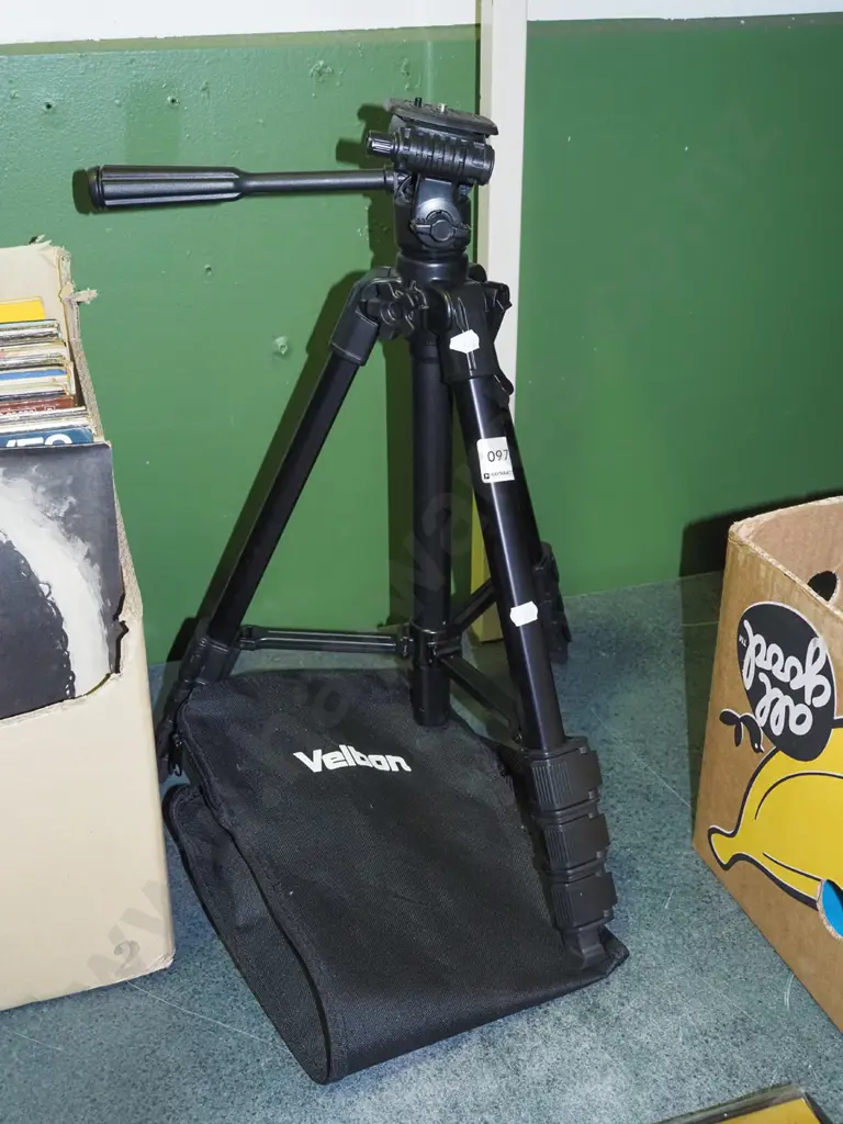 Velbon camera tripod, bag Image 1++