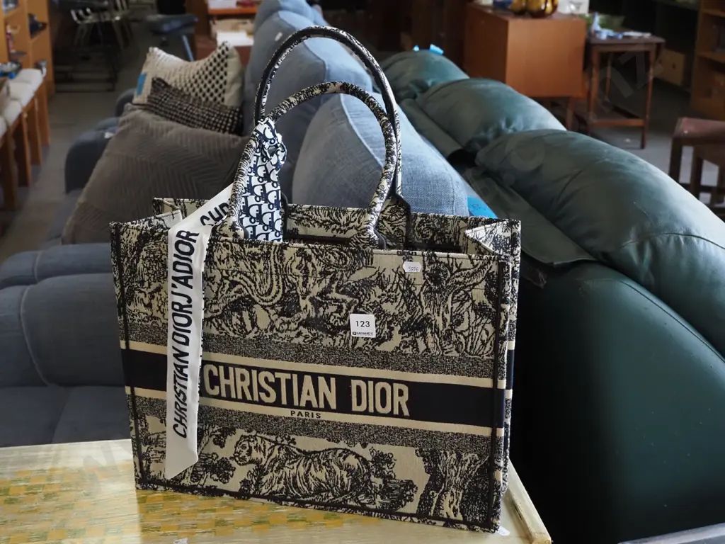 branded bag Image 1++