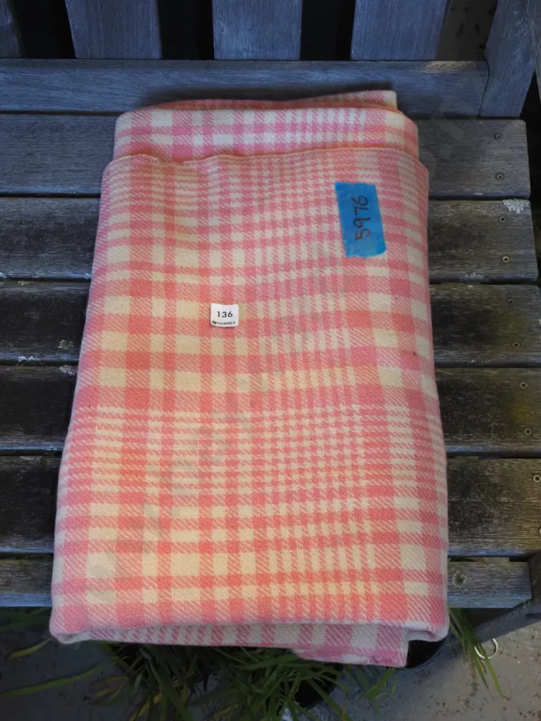 pink and white woollen blanket Image 1++