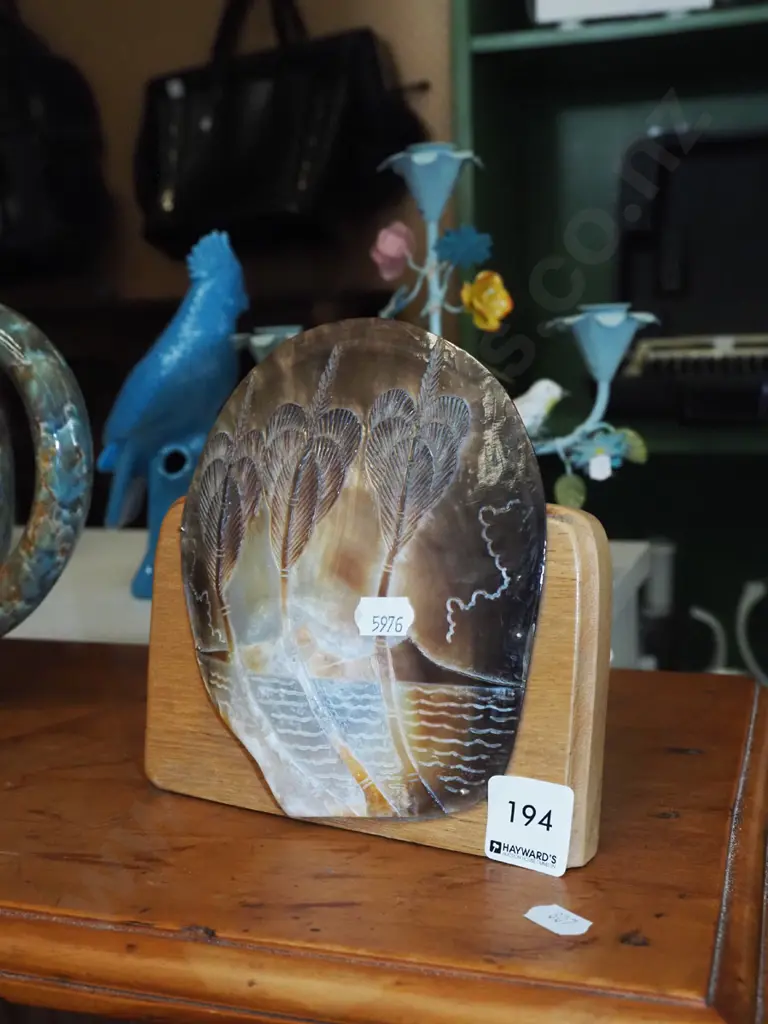 shell and wood table lamp H170 Image 1++