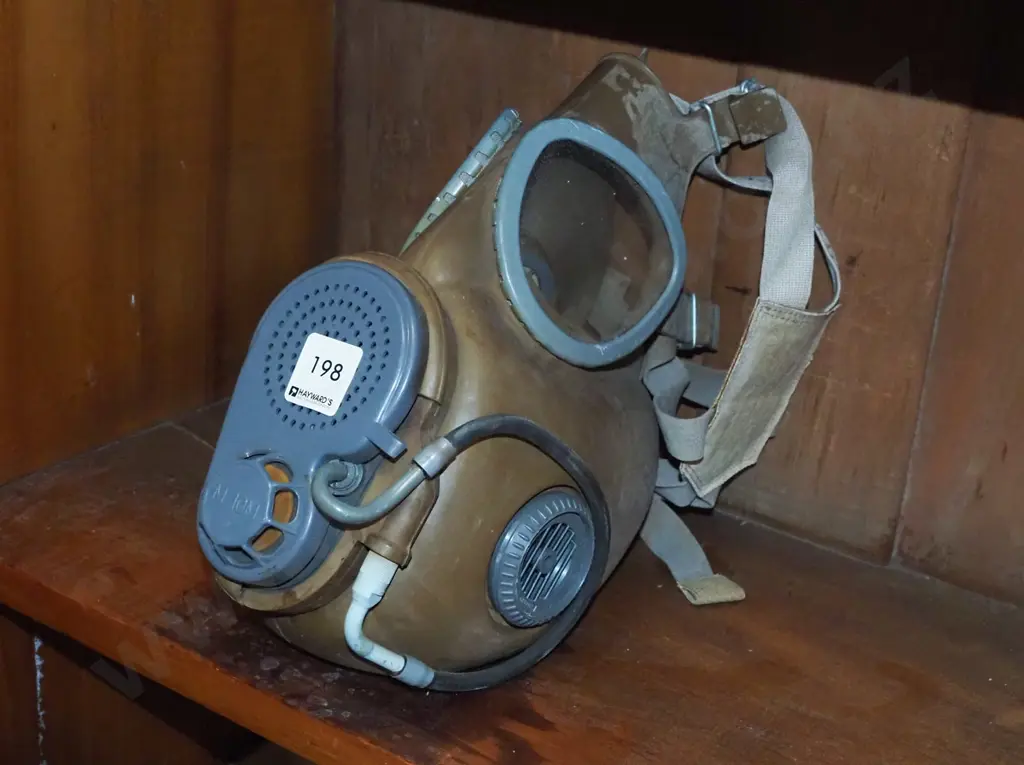 gas mask Image 1++