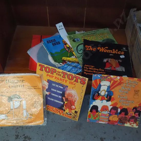 childrens 45s; Wombles, Robin Hood etc