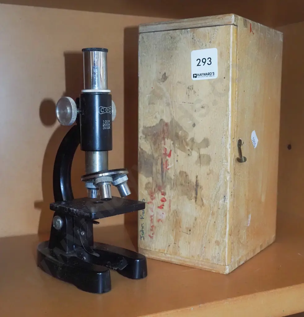 wood case microscope Image 1++