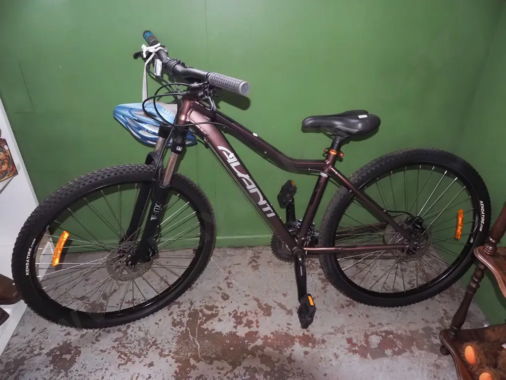 Avanti mountain bike with suspension forks - good condition, Giro helmet Image 1++