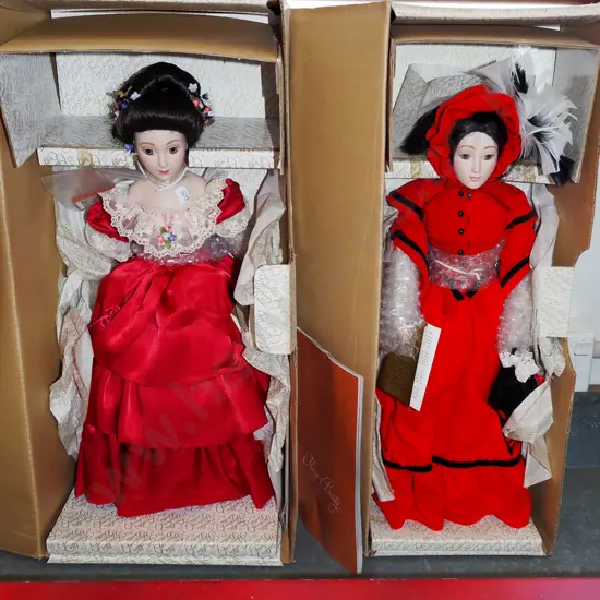 2x boxed Franklin Mint Heirloom porcelain dolls