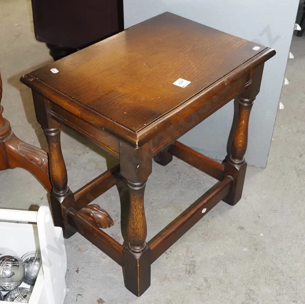 small oak end table Image 1++