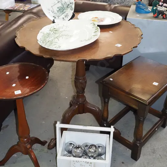 mahogany scalloped edge pedestal occasional table H700 Diam680