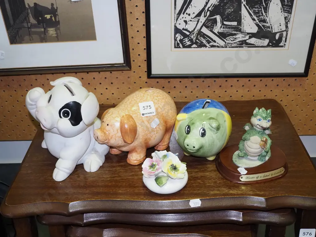 3x piggy bank, floral spray, dragon figurine Image 1++