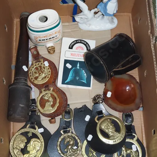 box; horse brasses, beer tankards etc