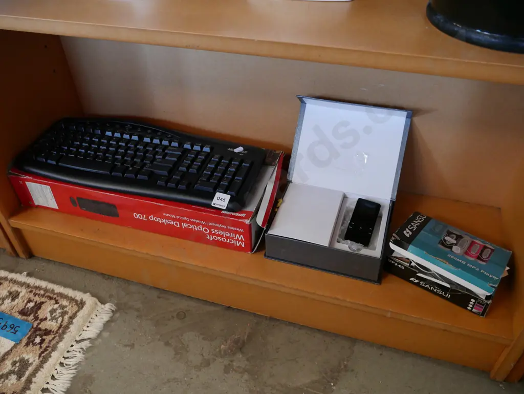 keyboard, mp3 player, mobile mp4 mobile cinema Image 1++