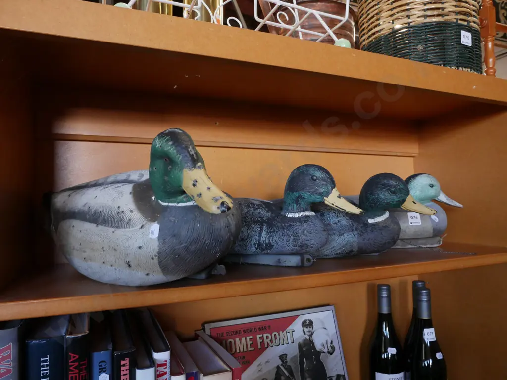 4x plastic duck decoys Image 1++