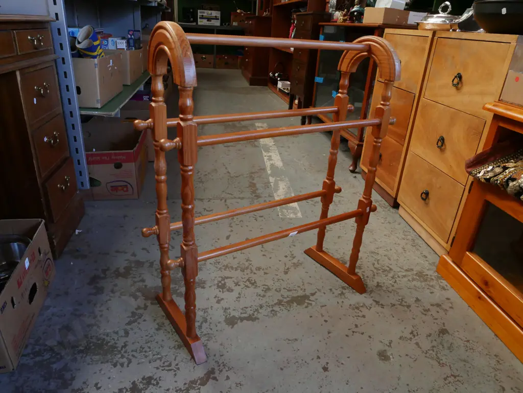 wooden towel rack Image 1++