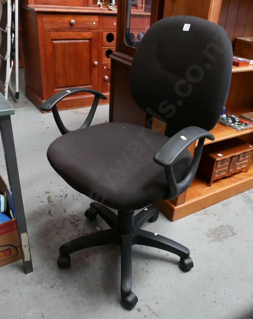 black office chair Image 1++