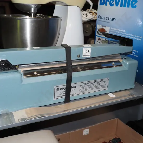 Impulse commercial sealer