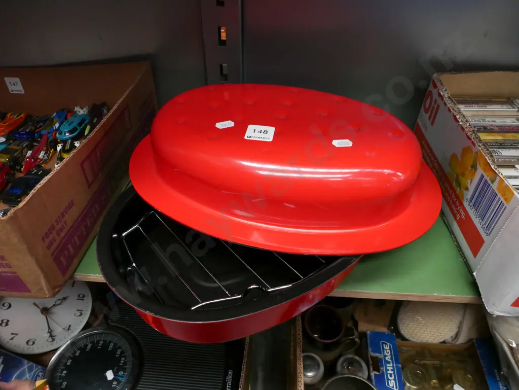 red enamel roasting dish with internal tray Image 1++