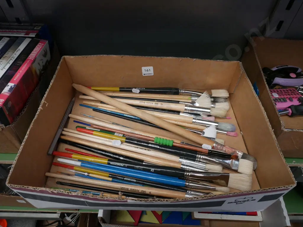 box of artist's paint brushes Image 1++
