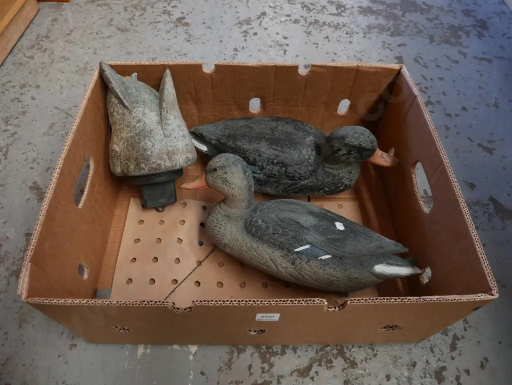 2x plastic duck decoys, half duck decoy Image 1++