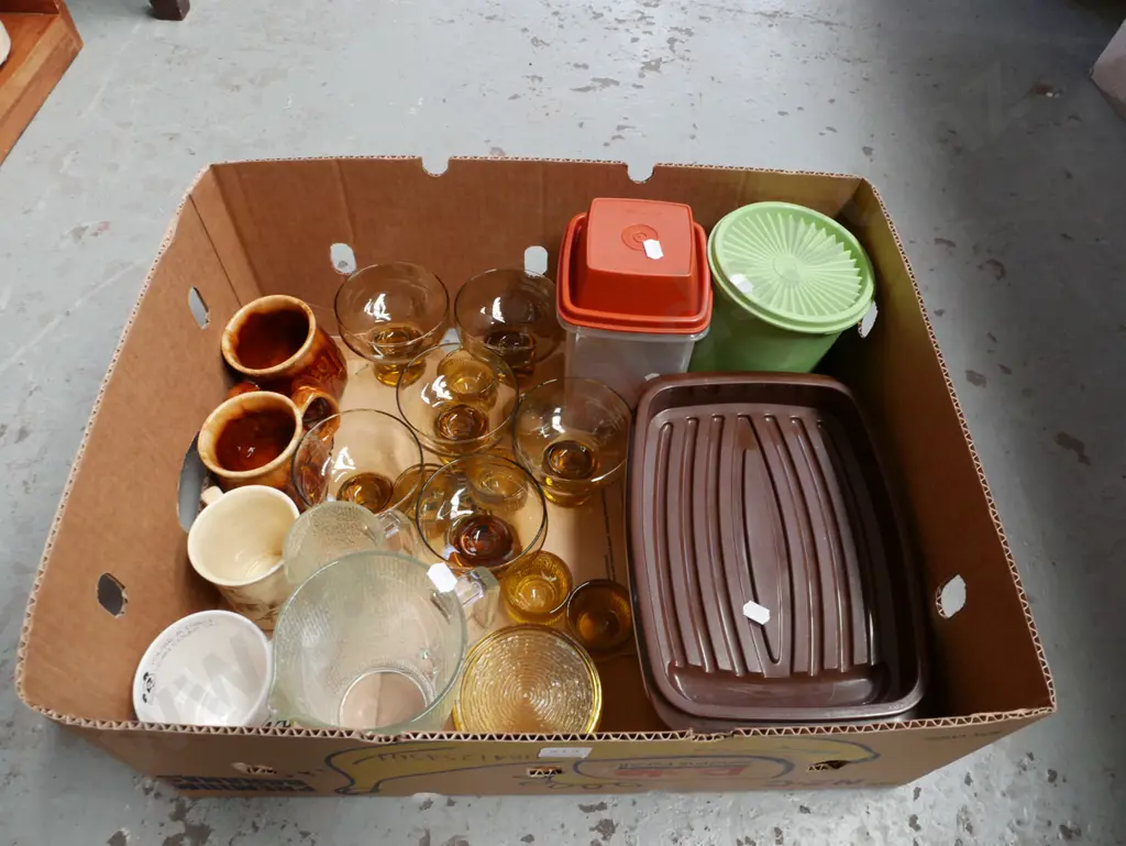 box; parfairt glasses, water jug, cups etc Image 1++