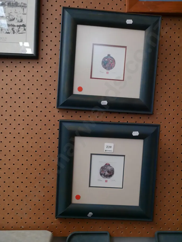 2x small prints ginger jars - red dots Image 1++