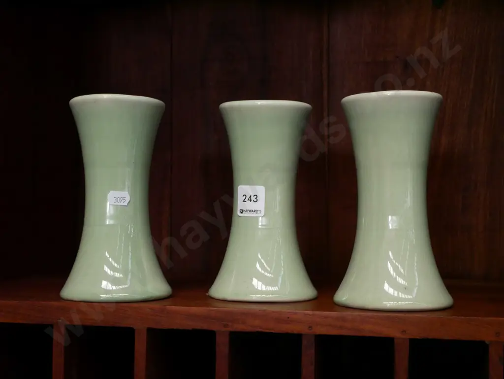 3x Dunedin  Horticultural Society vases H-160 Image 1++