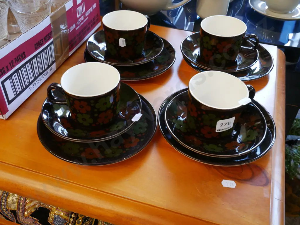 4x Crown Lynn floral trios Image 1++