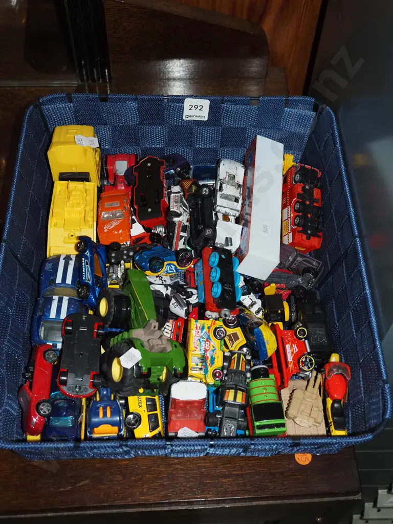 tray of costume jewellery Image 1++