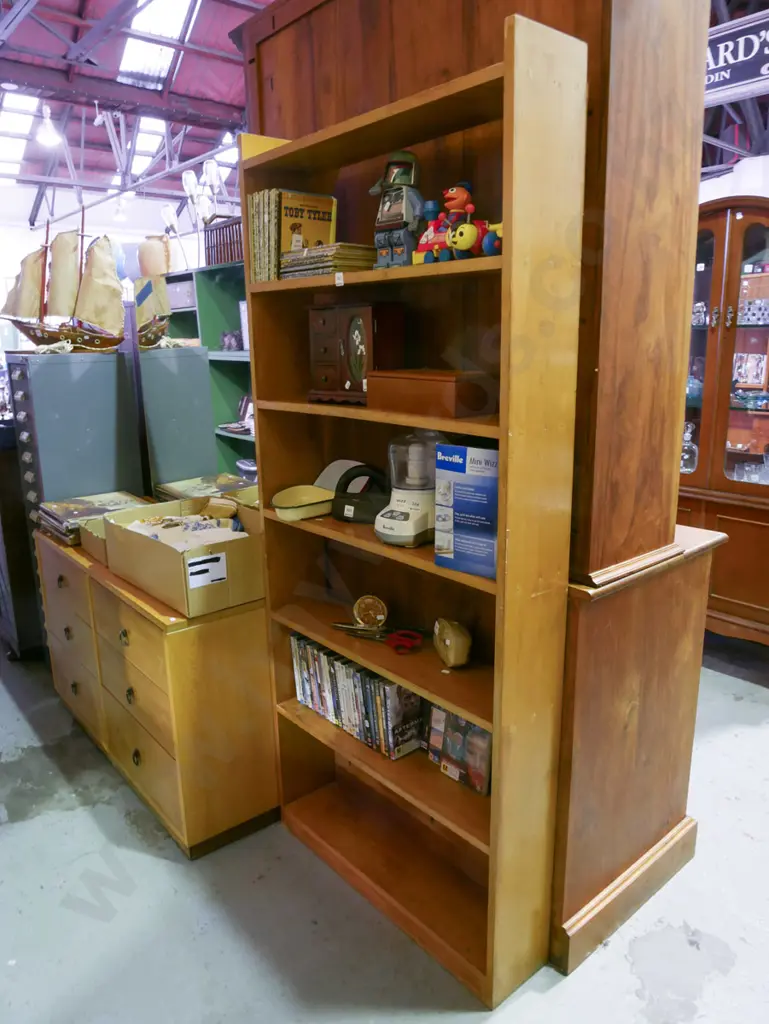 solid rimu bookcase - varnish needs attention H-1840 W-810 D-190 Image 1++