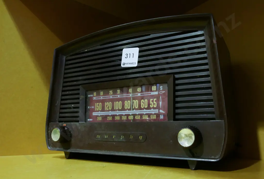 vintage bakelite mantle radio  Image 1++
