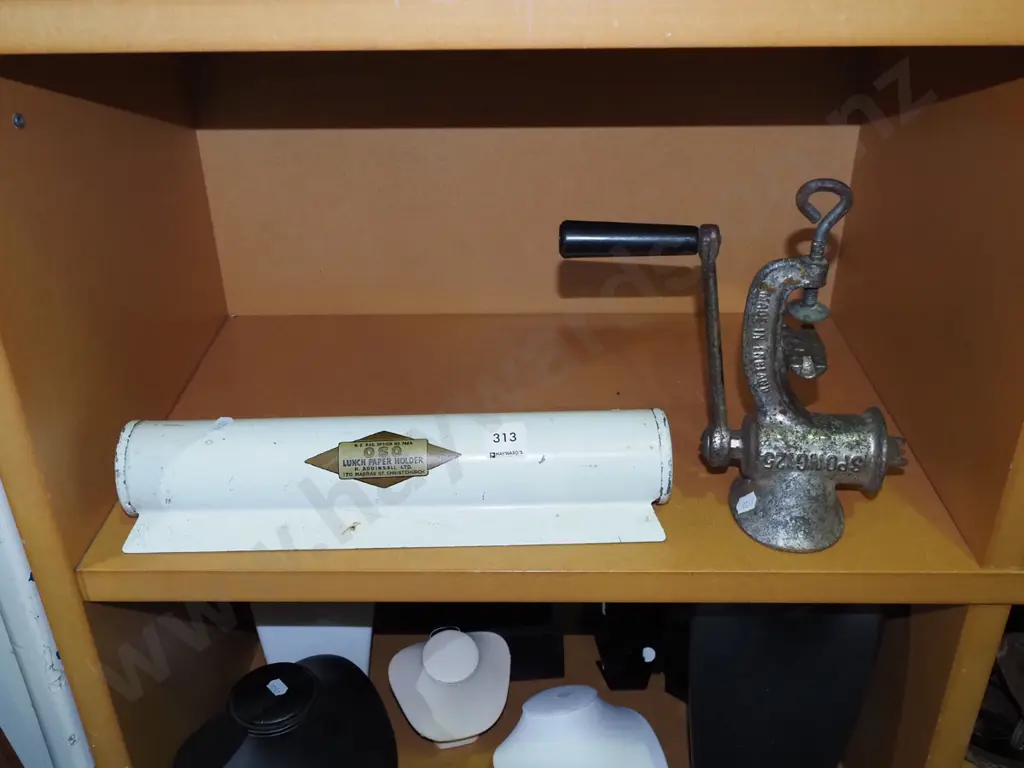paper roll dispenser, bench top mincer Image 1++