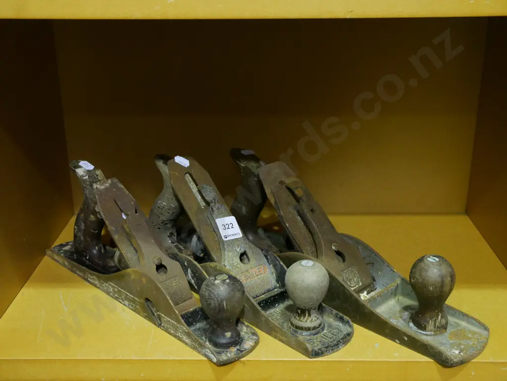 3x very rusty hand planes Image 1++