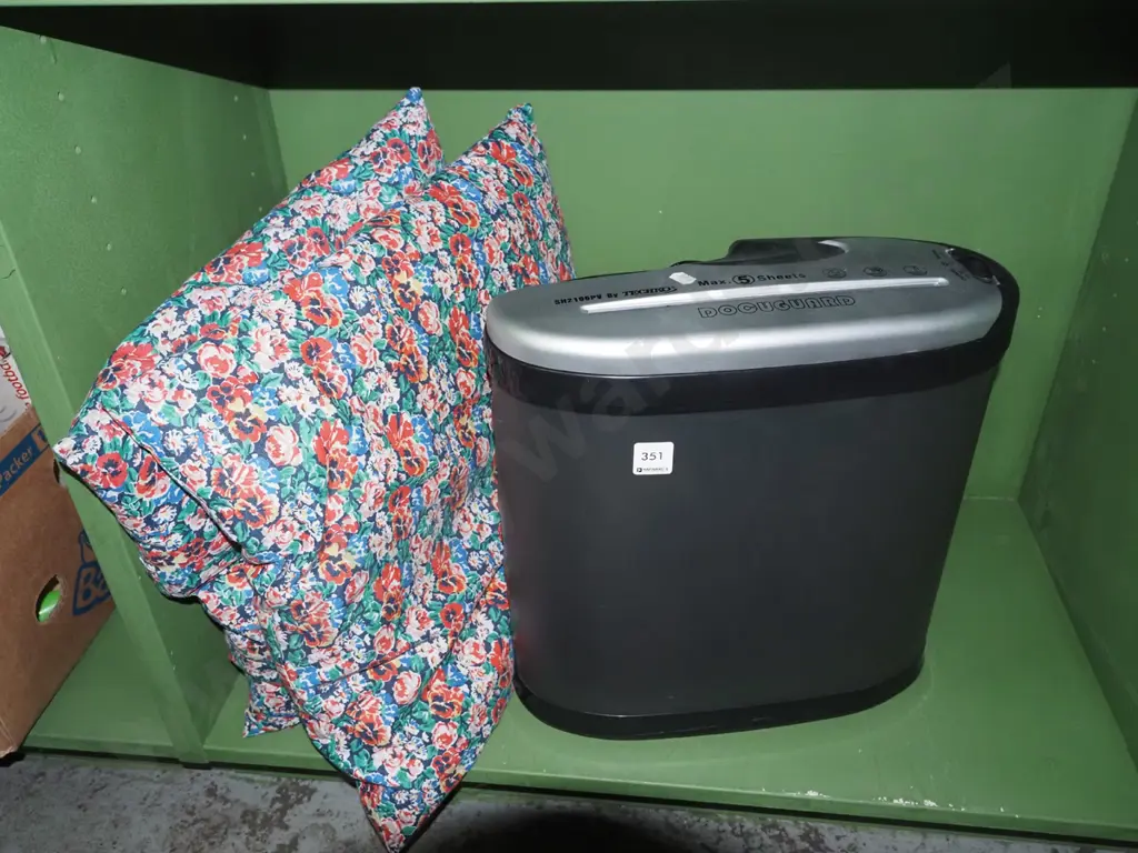 2x floral cushions, Docu Guard shredder Image 1++