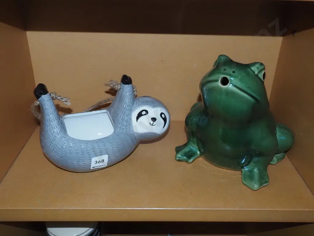 hanging ceramic panda basket, ornamental frog Image 1++