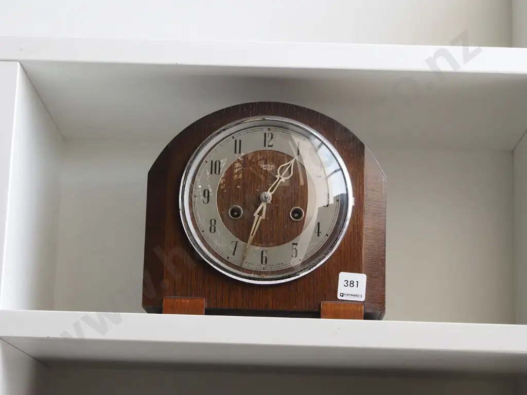 wood cased Smiths deco mantle clock Image 1++