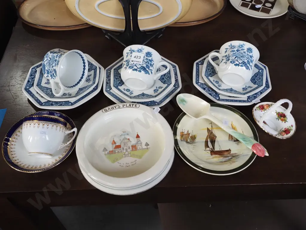 3x Meakin blue and white trios, babies plate etc Image 1++