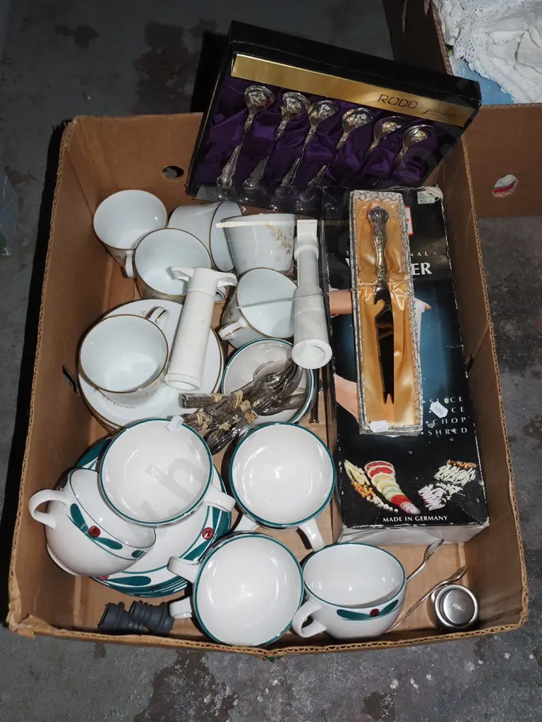 box; Temuka coffee cups, cups, saucers etc Image 1++