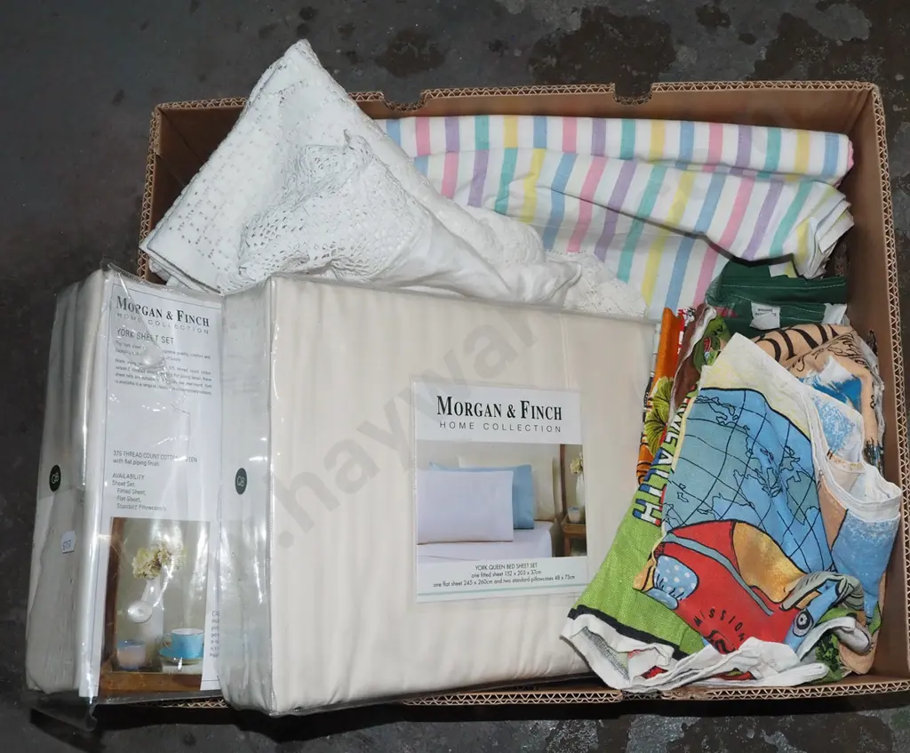 box; linen, tea towels, tablecloths etc Image 1++