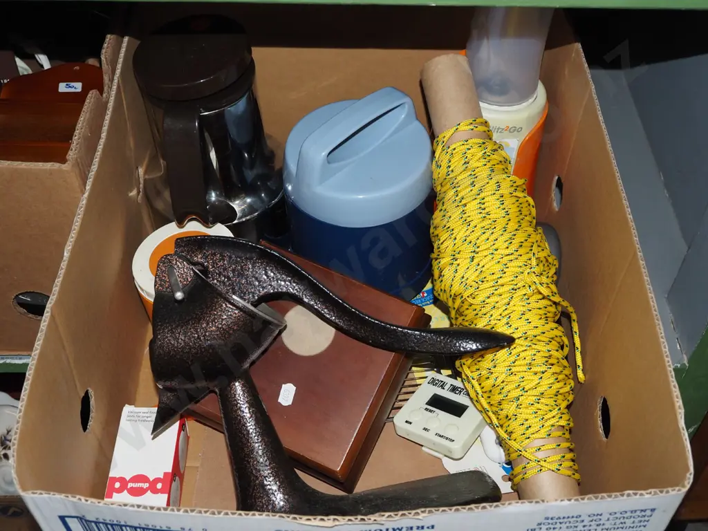 box; orange squeezer, coil of rope, thermoses etc Image 1++