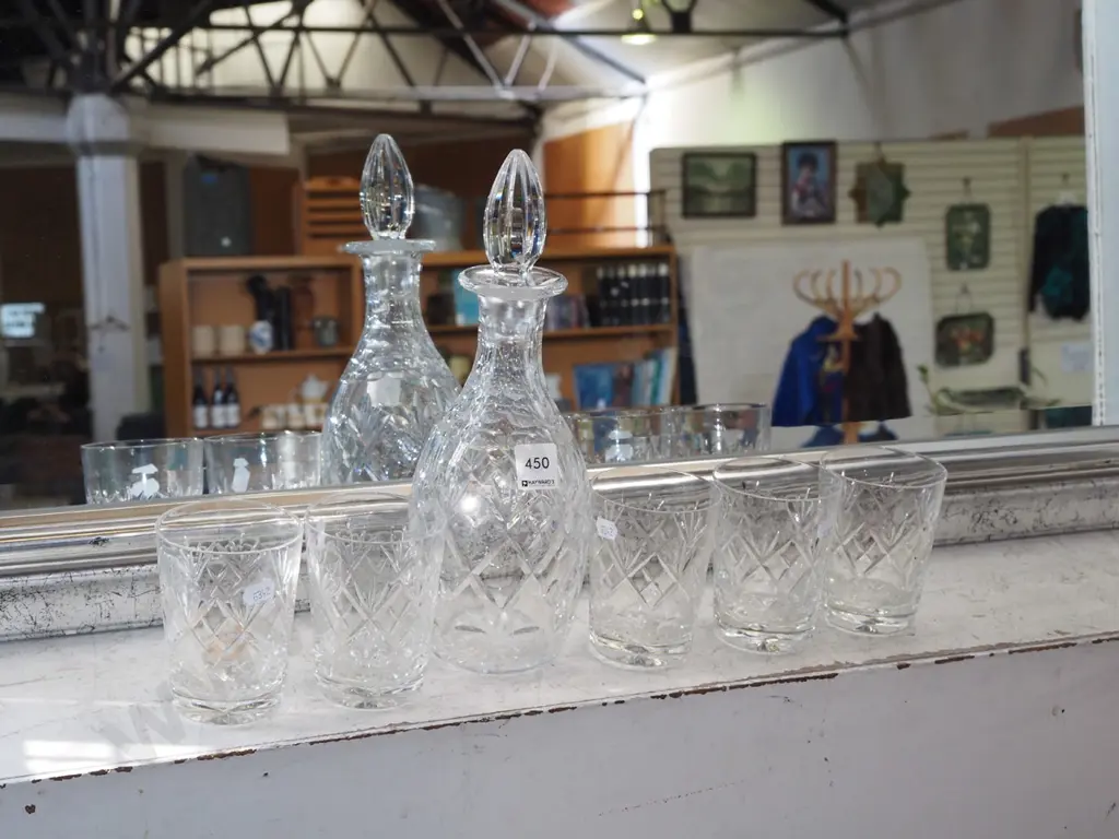 stoppered decanter, 5 tumblers Image 1++