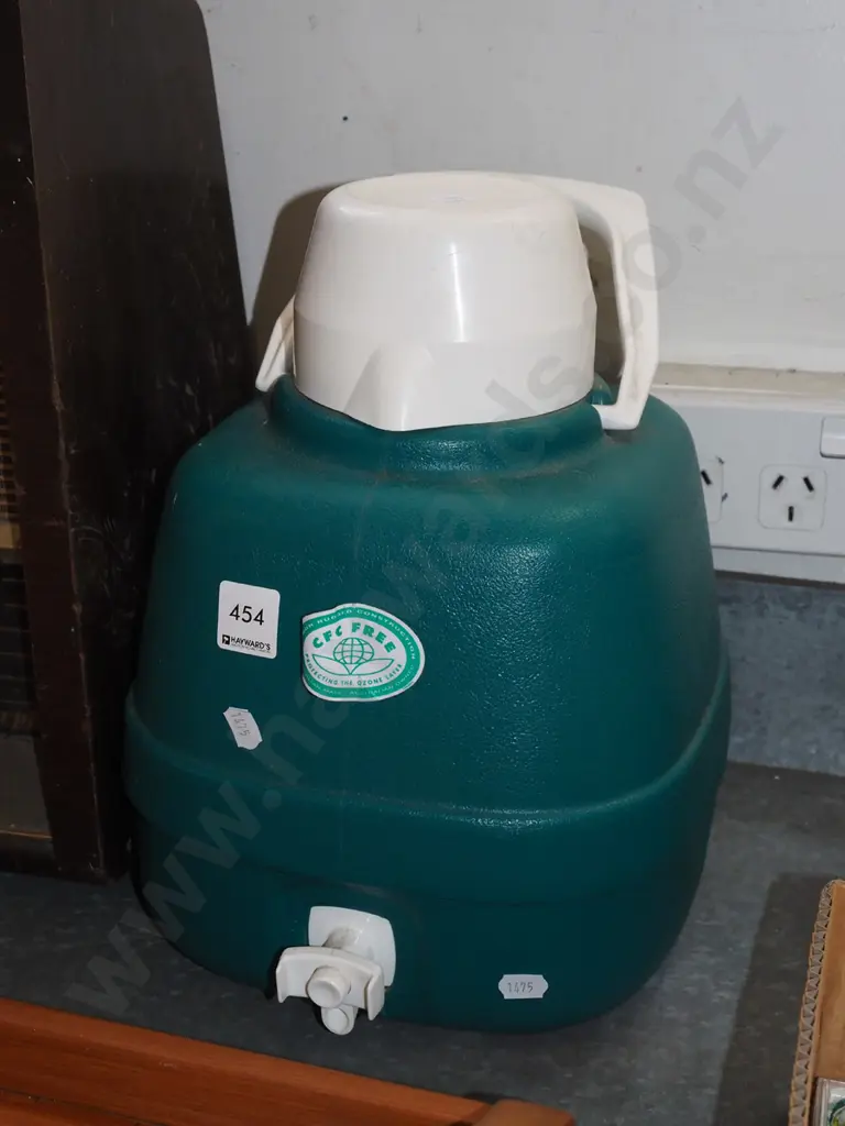 plastic drinks dispenser Image 1++