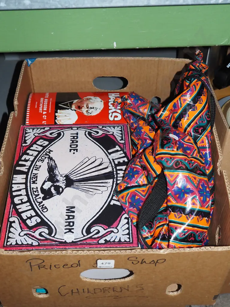 box; holdall, lolly tin etc Image 1++