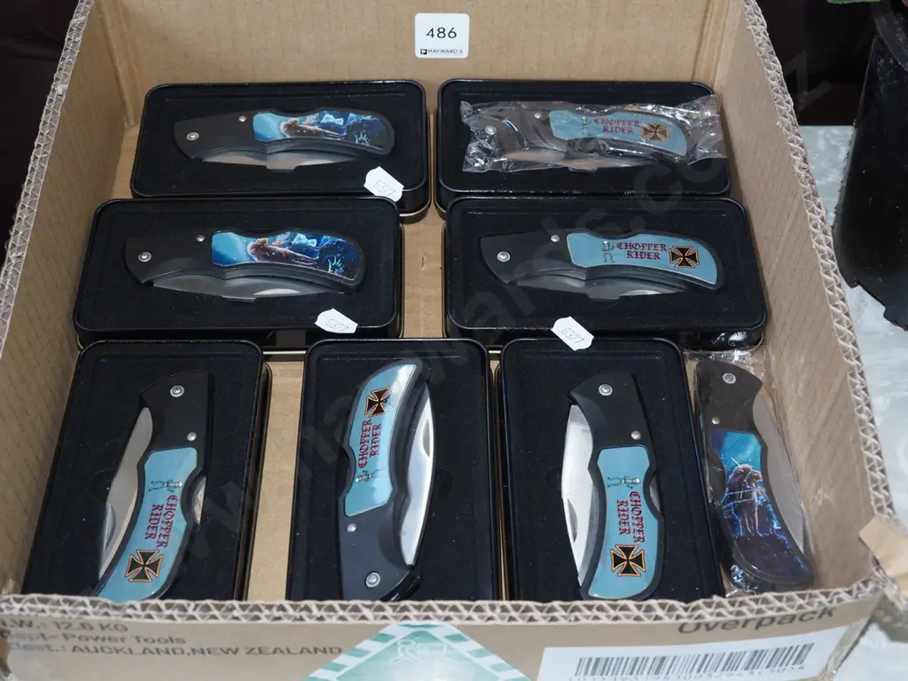 box of various as new pocket knives Image 1++