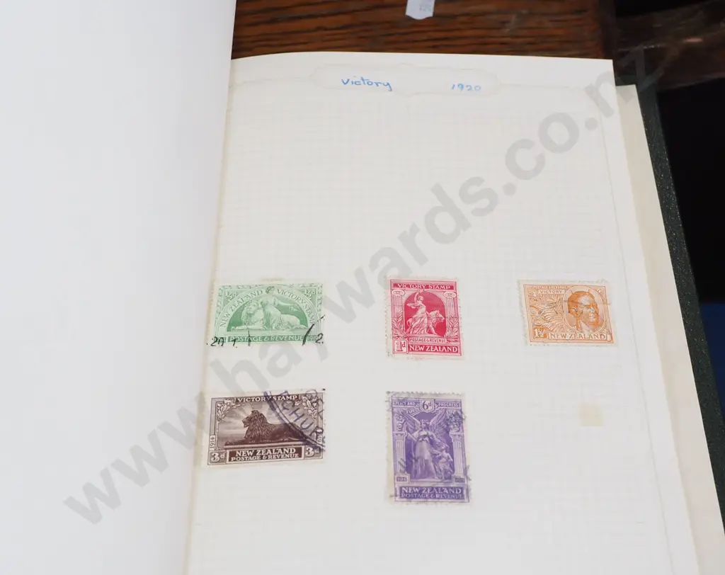 2x stamp albums Image 1++