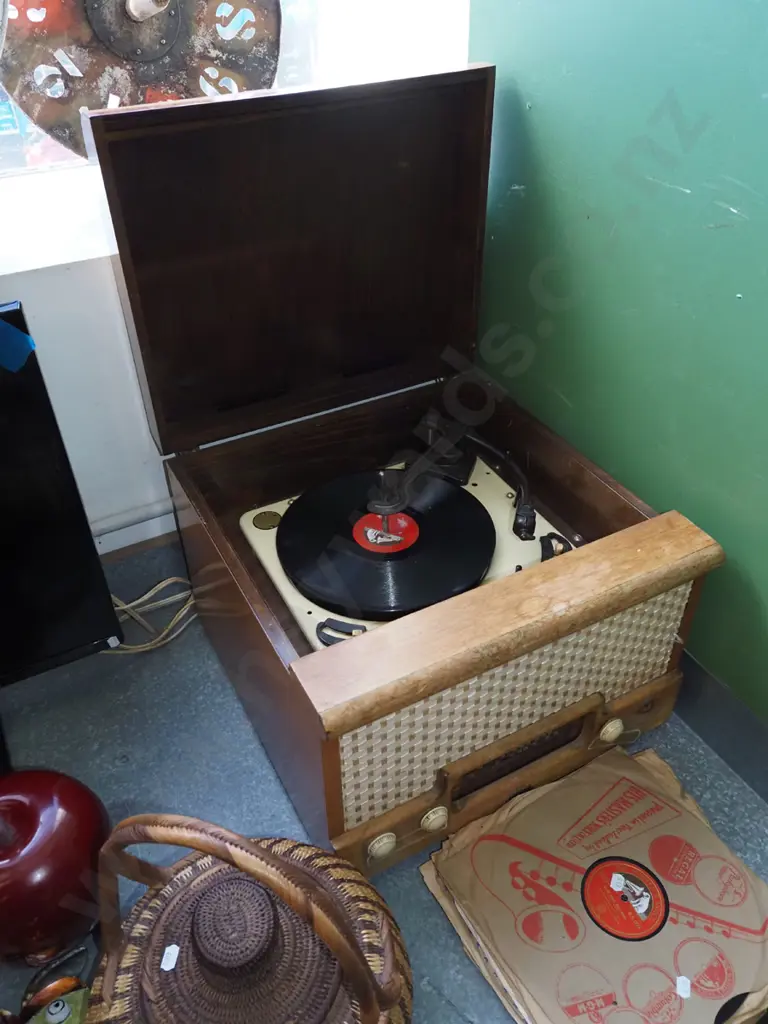 restorer's table top radiogram with 78s Image 1++