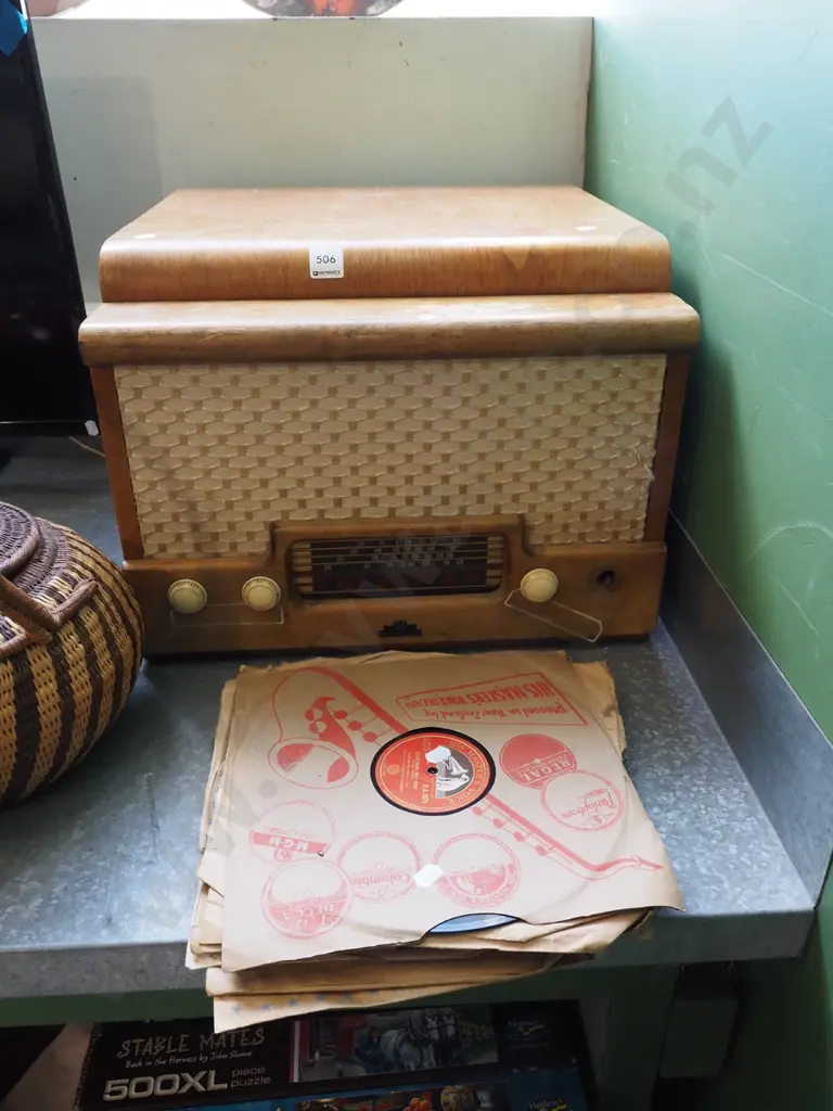 restorer's table top radiogram with 78s Image 1++