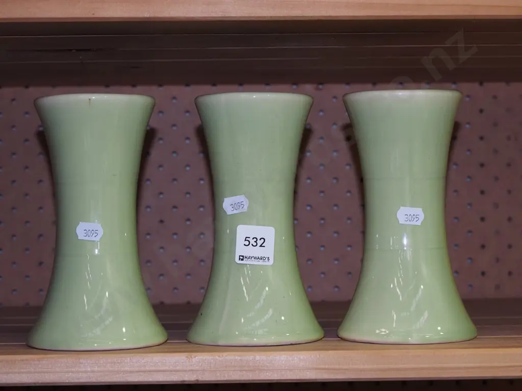 3x Dunedin Horticultural Society vases H-160 Image 1++