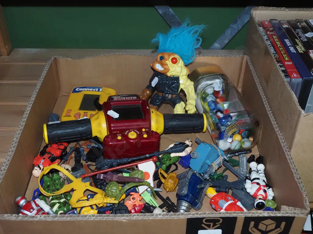 box; childrens toys Image 1++