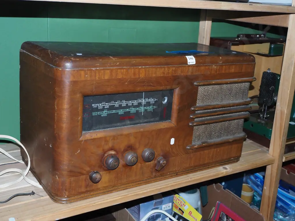 vintage Courtney valve radio Image 1++