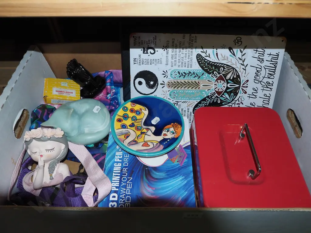 box; cash box, plates, stone cat etc Image 1++