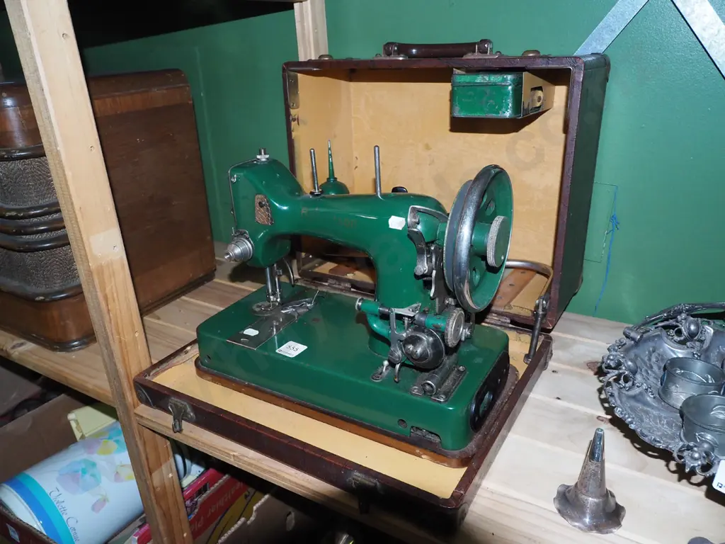 vintage Robertson electric sewing machine Image 1++